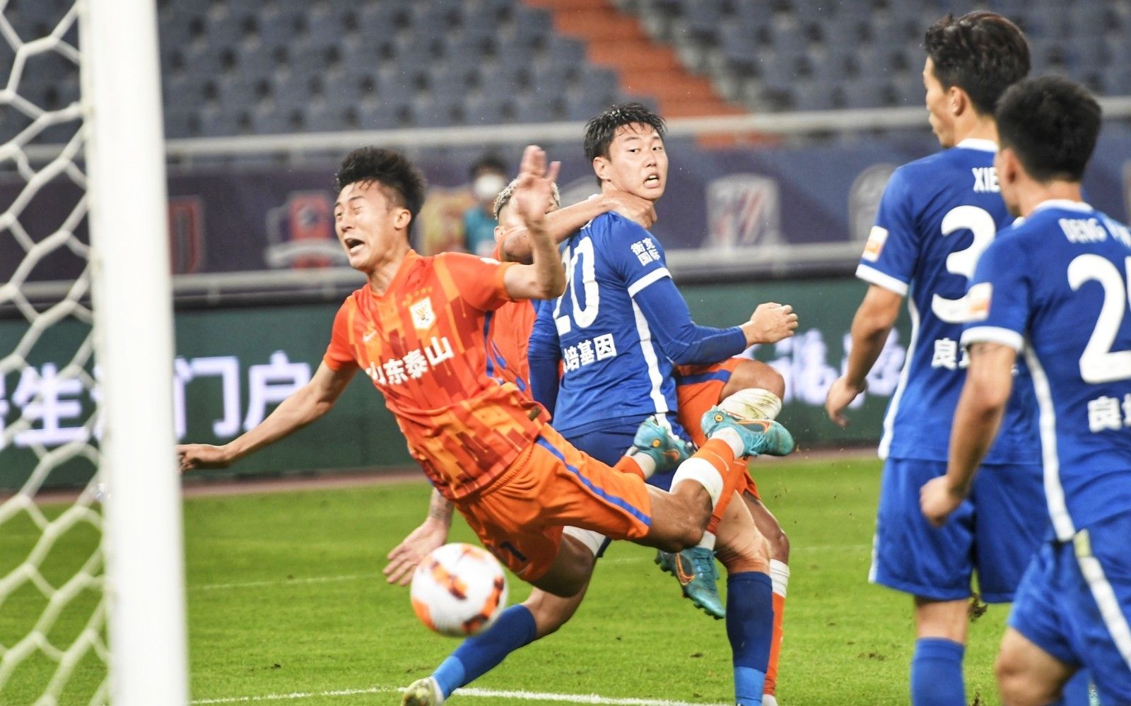 记者：苏亚雷斯接近与迈阿密国际续约一年，预计年底达成协议（记者称苏亚雷斯有望与迈阿密国际再签一年，协议预计年末敲定）