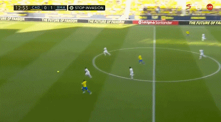 里夫斯成湖人队史第七位单场至少40+10助的球员（里夫斯成为湖人史上第七位单场砍下40分并送出10次助攻的球员）