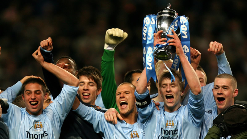 巴萨新星连续爆发惊艳球迷（巴萨新星连场闪耀，震撼球迷）