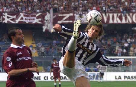 4大科技赋能足球，助力小球员身心脑体全面发展（四大科技加持足球，促小球员身心脑体全面成长）