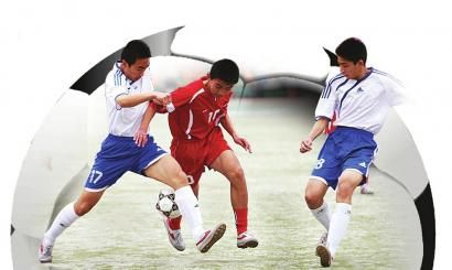 杨瀚森首发出战7分54秒，得到1篮板1失误4犯规。（杨瀚森首发仅出战7分54秒，数据为1篮板、1失误、4次犯规）