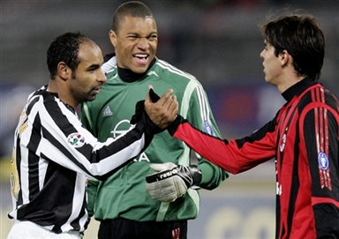 记者：阿隆索与多名皇马球员沟通过，表示愿意调整战术风格（记者：阿隆索已与多位皇马球员交流，愿调整战术打法）