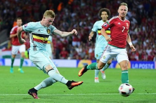 判决书：原天津泰达球员白某峰因受贿判有期徒刑一年，缓刑一年（判决书显示：前天津泰达球员白某峰因受贿获刑一年，缓刑一年）