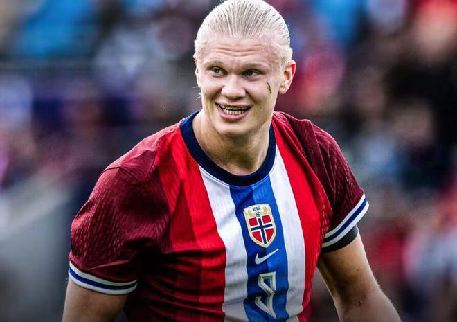 足球这项运动陪伴了我整个初高中，今天我十八岁了，...（从初高中到十八岁，足球一直在我身边…）