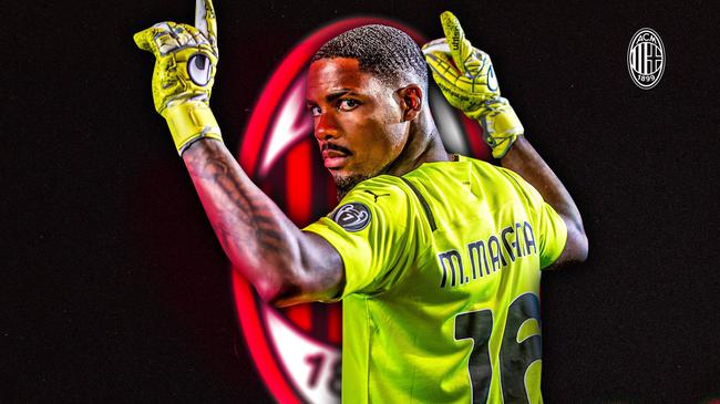 收到国足纪念球衣，尹鸿博：感谢祖国，为国出战是最大骄傲（获赠国足纪念球衣，尹鸿博致谢祖国：为国而战最荣耀）