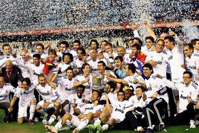 记者：阿贾克斯正接触前狼堡主帅西莫尼斯，视为海廷加继任者（阿贾克斯洽谈前狼堡主帅西莫尼斯，拟接替海廷加）