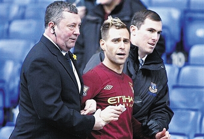 队报：姆巴佩因伤退出国家队后并未返回皇马，而是去了迪拜（队报：因伤退出国家队的姆巴佩未返皇马，改赴迪拜）