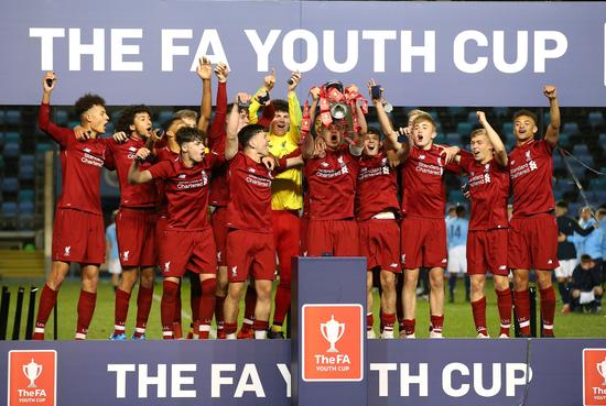 不是，美国现在十几岁的女孩子都能这么投篮了吗（现在的美国少女投篮都这么强了吗？）