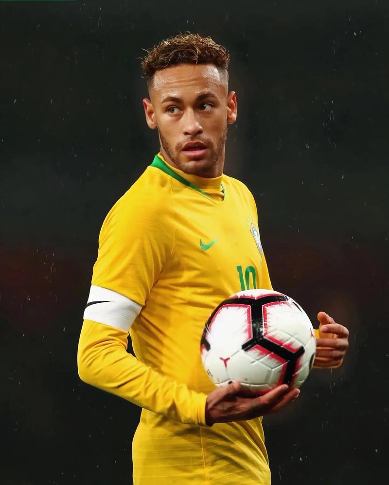 哈里森·巴恩斯成马刺队史最老30+5+5且命中5三分球员（哈里森·巴恩斯成为马刺史上最年长拿下30+5+5且命中5记三分的球员）