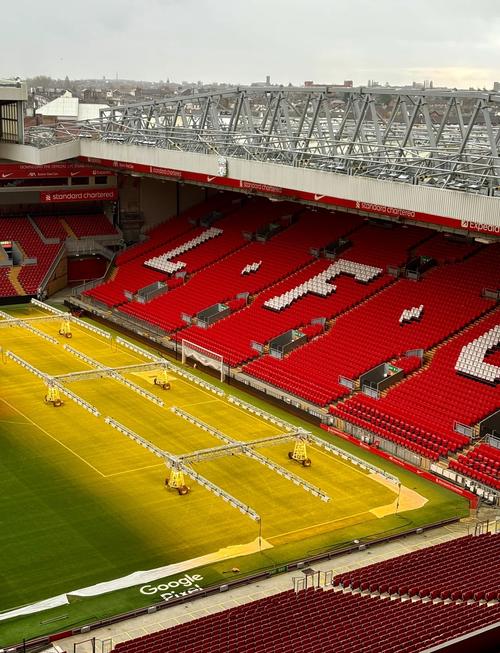 欧文突破防守造成杀伤球成功（欧文强突撕裂防线造犯规并完成得分）