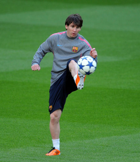 埃孔：尼日利亚足协结清欠款，全队团结一心备战比赛（埃孔：尼日足协已结清欠款，球队上下同心备战）