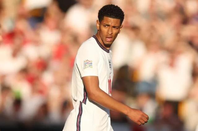 巴萨今夏卖卡萨多免签托马斯引热议（巴萨今夏或售卡萨多并免签托马斯引发争议）