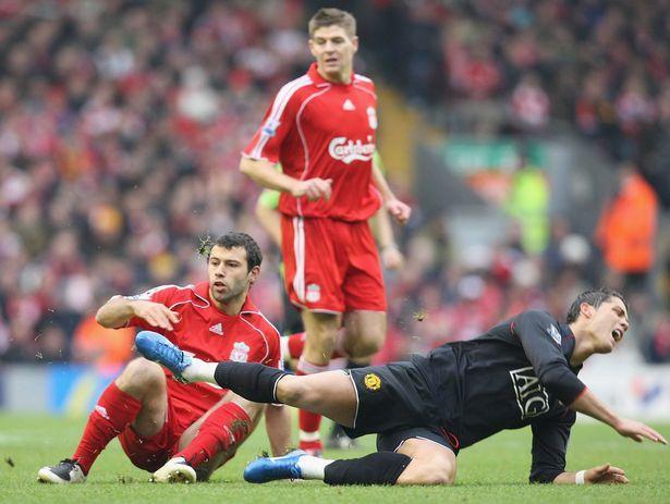 埃梅里告别阿尔巴：当初你被不情愿地改造成边后卫，要给你个拥抱（埃梅里送别阿尔巴：当年被迫改打边后卫，如今以拥抱致意）