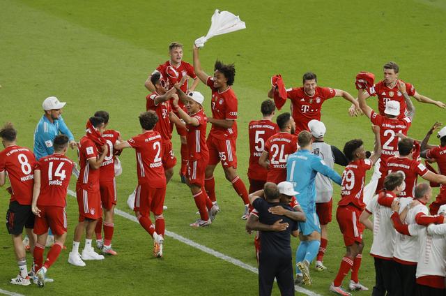 2025中足联颁奖会：河南队主帅拉莫斯当选中超最佳教练（中足联2025年度颁奖：河南主帅拉莫斯荣膺中超年度最佳教练）