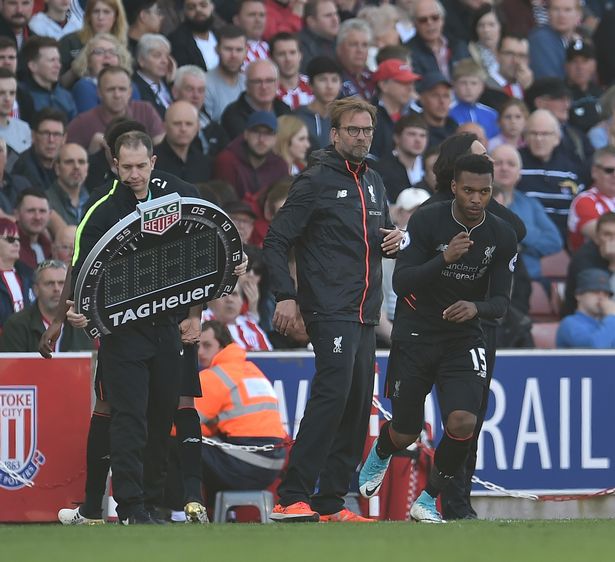 太阳vs马刺前瞻：布克对决福克斯，谁能带队延续连胜步伐？