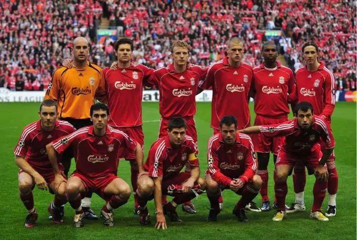 破防了！张本智和比手势，现场球迷给港队加油，日本队压力大（张本智和做手势引爆全场，球迷齐为港队助威，日本队压力陡增）