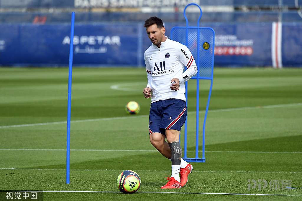 奎因五项基础数据均排在本届新秀前五，总助攻第一